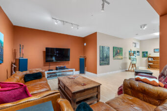 2456 Carr Lane